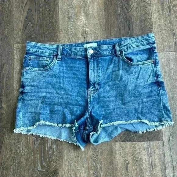 H&M Pants - H&M Jean shorts. Women’s size 16. Good condition!